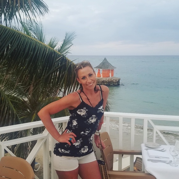 Meet your Posher, Lisa - Picture 4 of 4